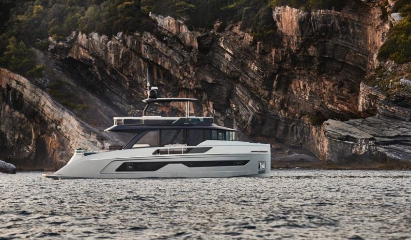 Explorer Motor Yachts 62 2025